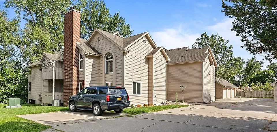 401 SE Lowell Dr #2