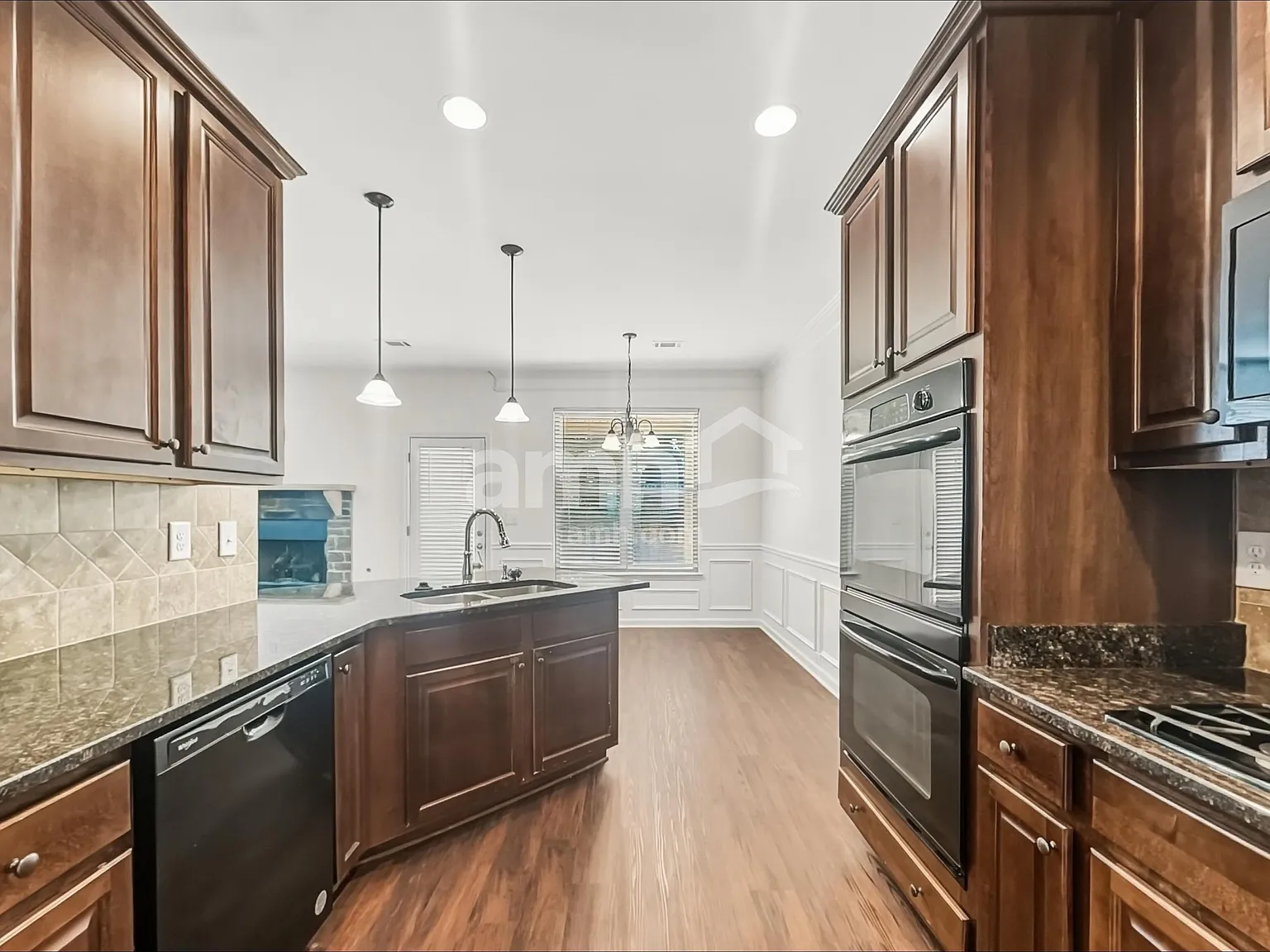 5 bed, 3.0 bath, 2700 sqft, $2,660 — Photo 4
