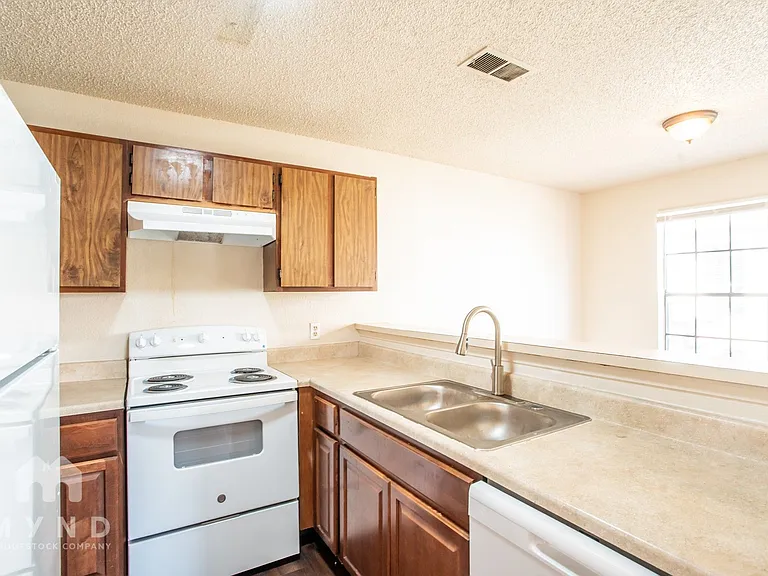 2214 Creekside Ln #D — Photo 10