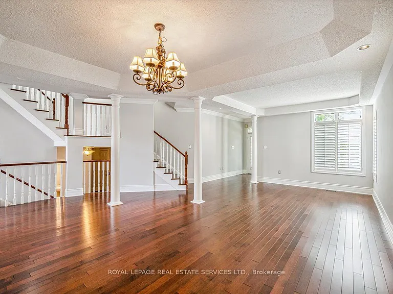 54 Stonebrook Cres — Photo 6