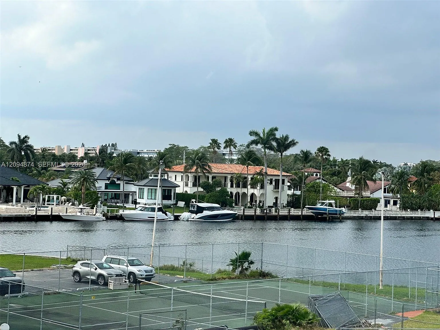 Desoto Park Condo — Photo 1