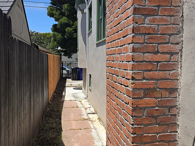 441 Wilson Ave — Photo 10
