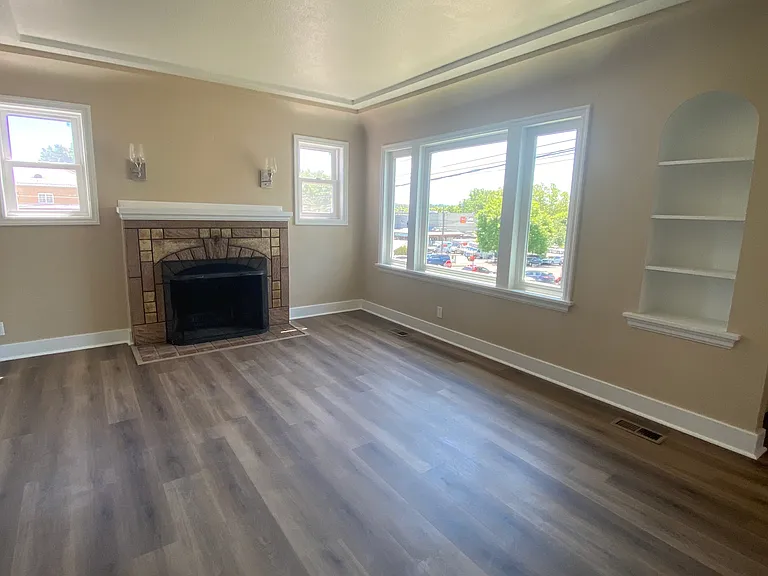 518 NE Everett St — Photo 2
