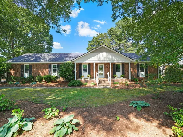 201 SE Maynard Rd, Cary, NC 27511