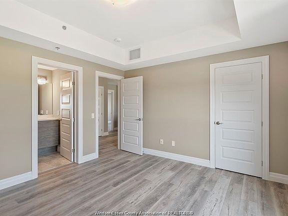 5th image of 955 Ouellette Ave #301