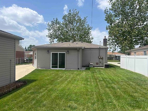 5th image of 31434 Newport Dr