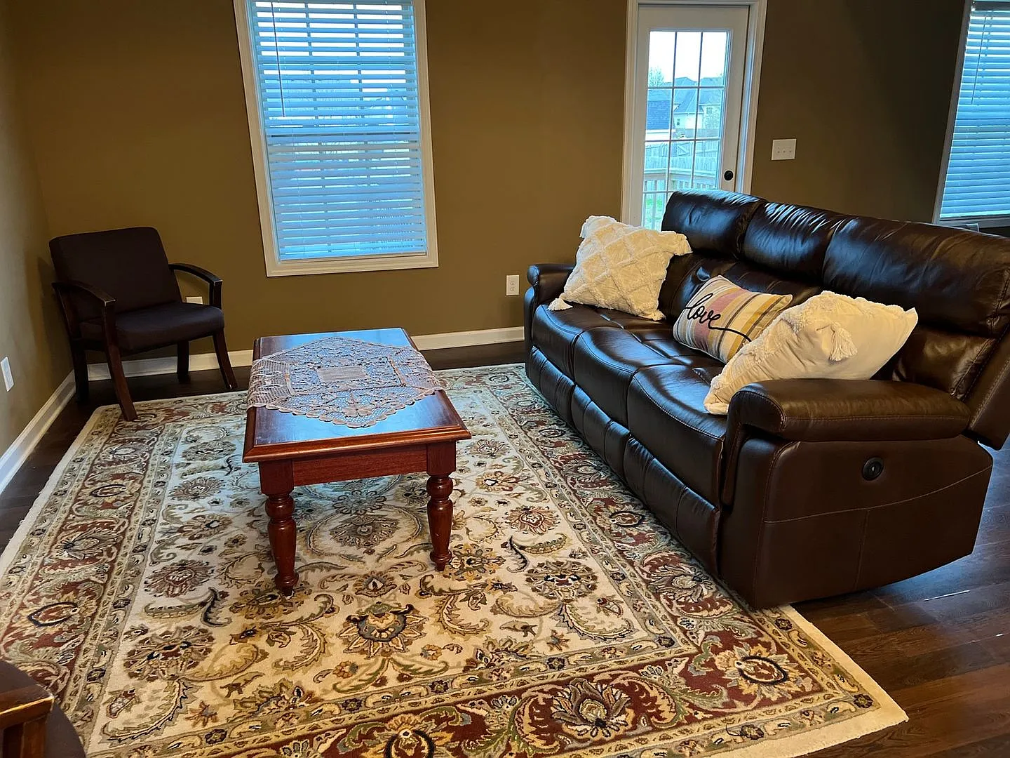 Charming 4BR House in Clarksville — Photo 4