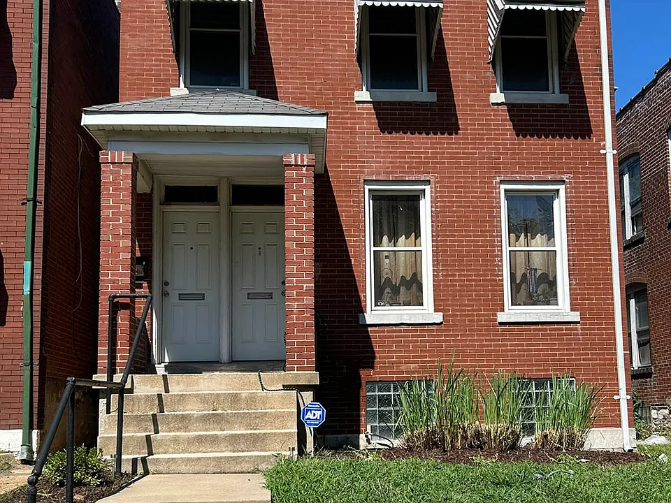Murdoch Ave