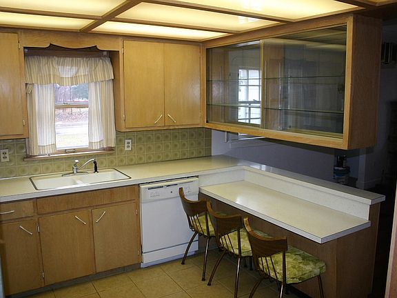 Kitchen with eating area