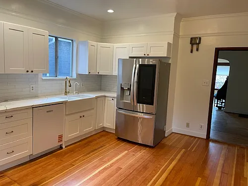 4612 Meridian Ave N Photo 1