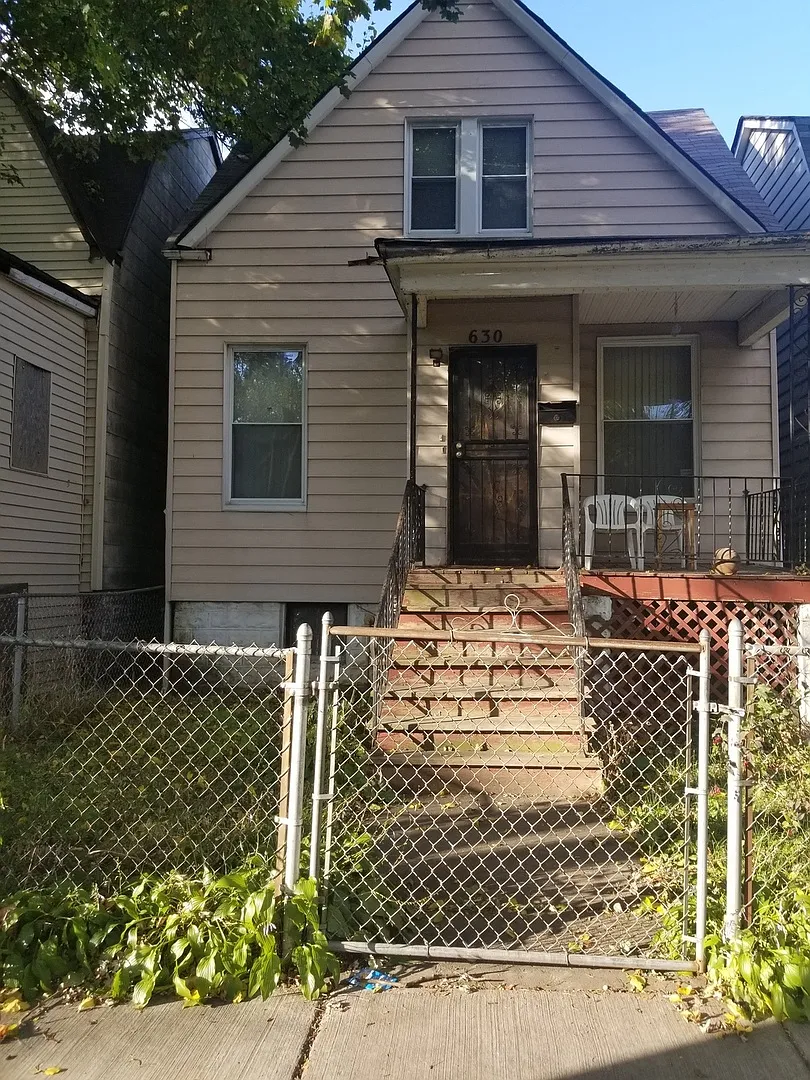 630 E 92nd Pl photo 1