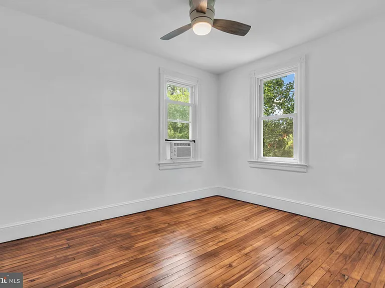 110 Delaware Ave — Photo 17