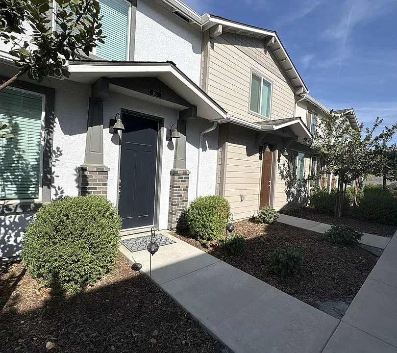 410 S Summit St #101-104