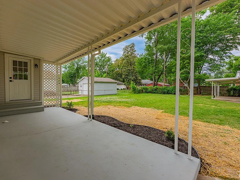 1628 E Blackford Ave — Photo 19