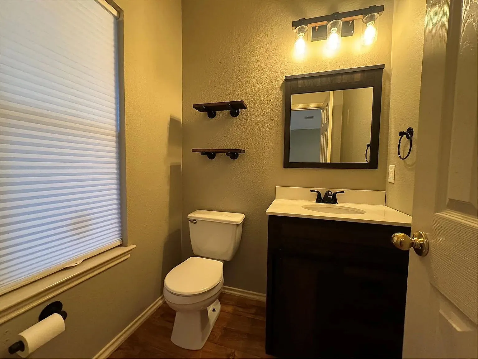 3 bed, 2.5 bath, 2091 sqft, $2,000 — Photo 3