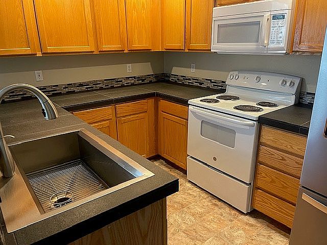 1st image of 2466 SW Wickiup Ct
