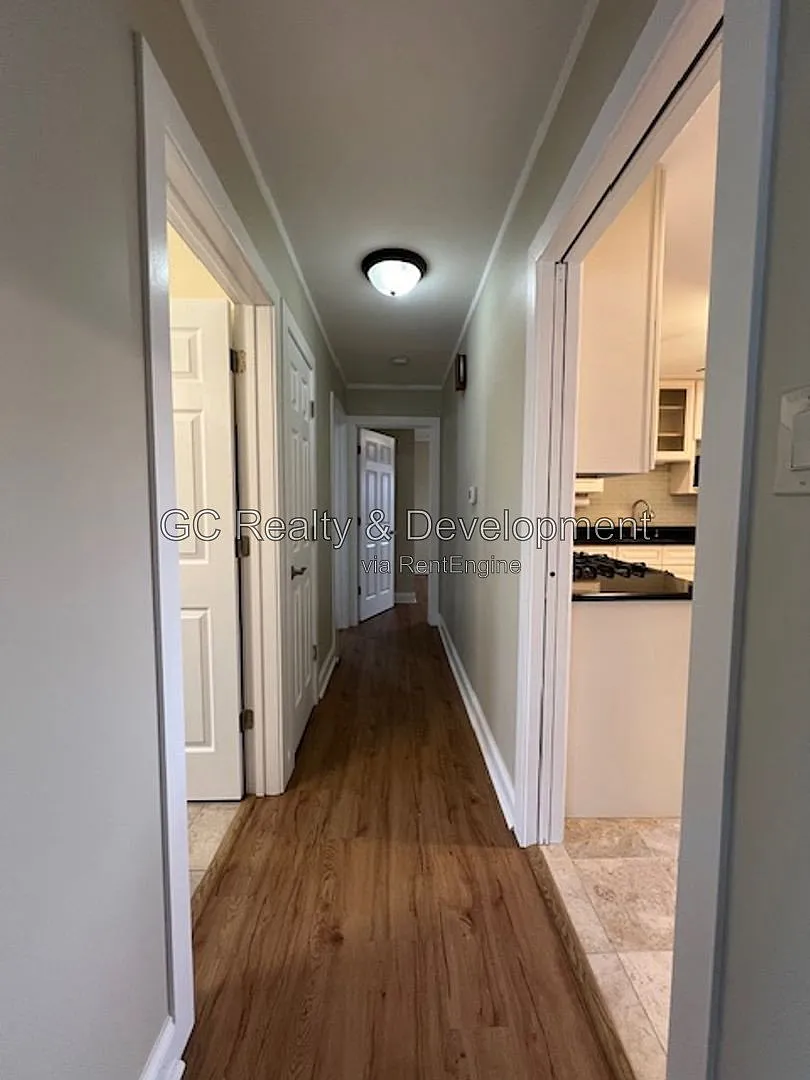 3 bed, 2.0 bath, 1100 sqft, $3,025 — Photo 4