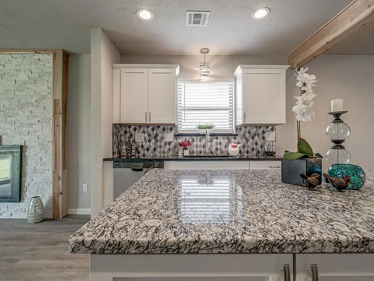 605 Saint James Pl — Photo 35