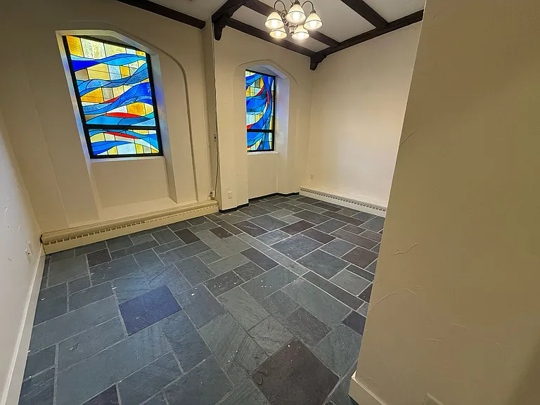 Cass Street Apartments — Photo 26