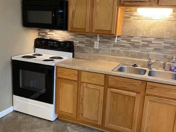 203 Madison Ave, Warrensburg, MO 64093