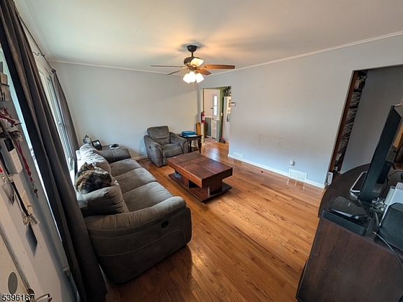 4th image of 185 Valley View Dr