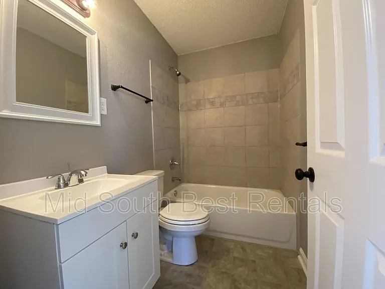 323 W Essex Ave — Photo 5