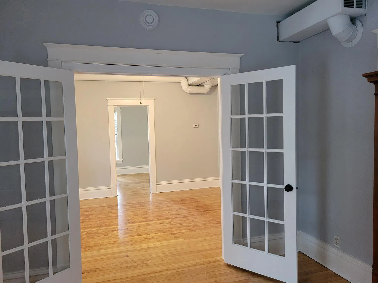 3 bed, 2000 sqft, $1,800 — Photo 2