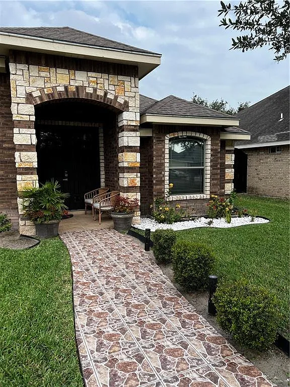 3 bed, 2.5 bath, 1669 sqft, $2,500 — Photo 2
