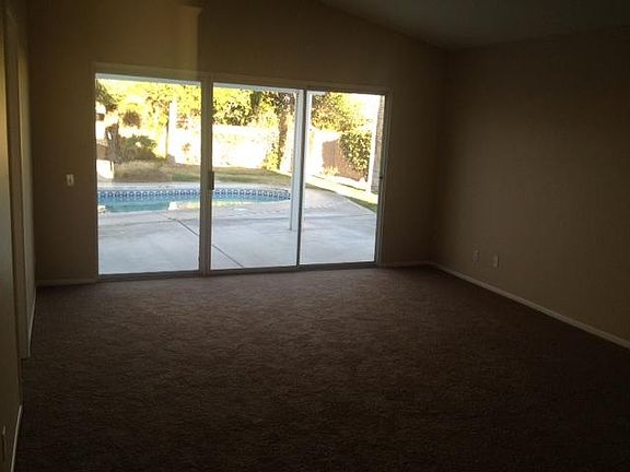 4th image of 44520 Verbena Dr