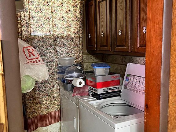 4th image of 48 E Locust St