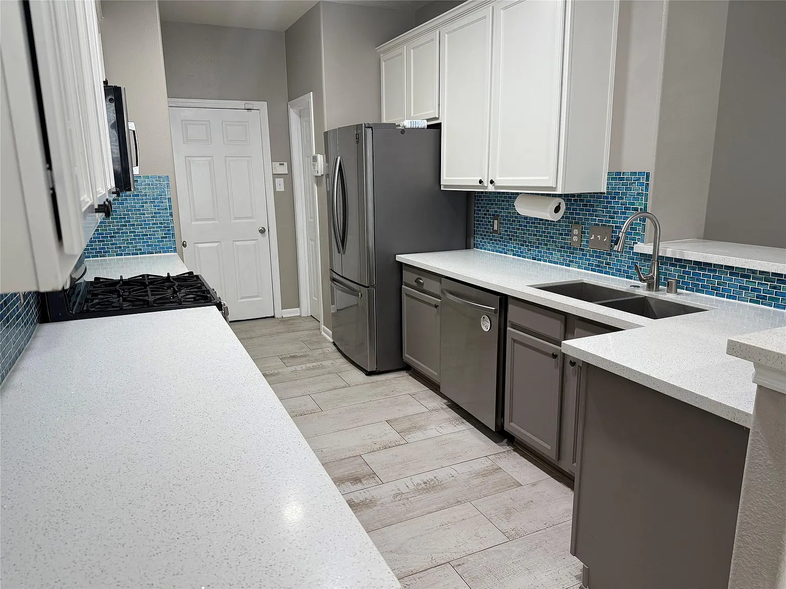 3 bed, 2.5 bath, 1702 sqft, $2,300 — Photo 4