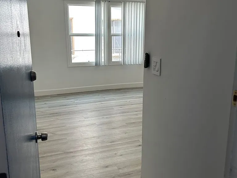 845 S Normandie Ave — Photo 2