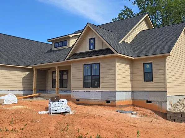 18 Farm Dr, Moneta, VA 24121