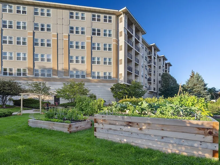 sevenbridges_amenity_resident garden (2)