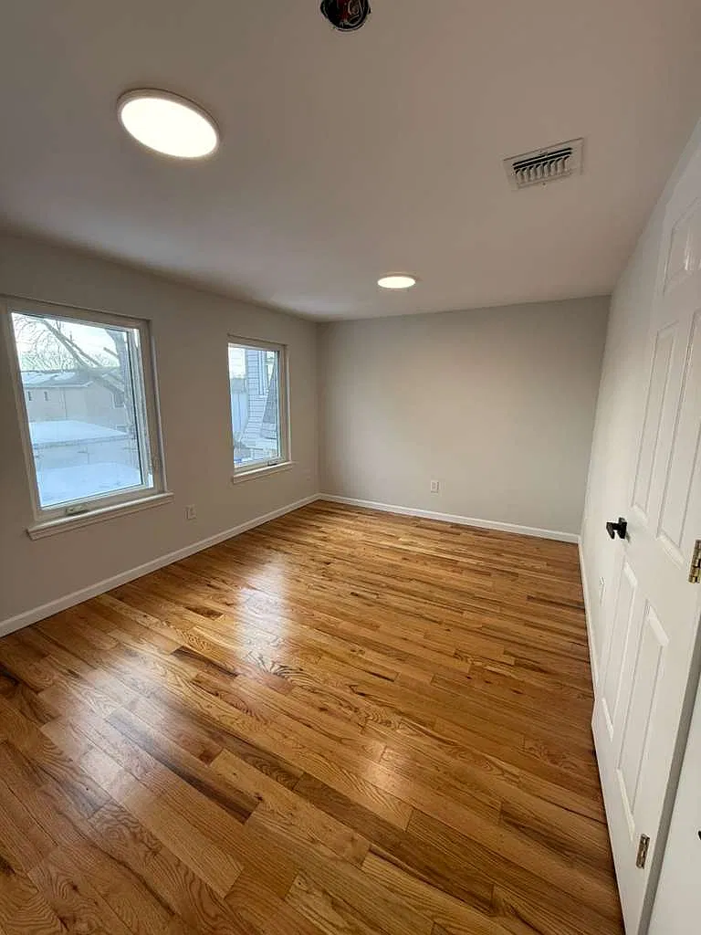 2 bed, 650 sqft, $2,300 — Photo 4