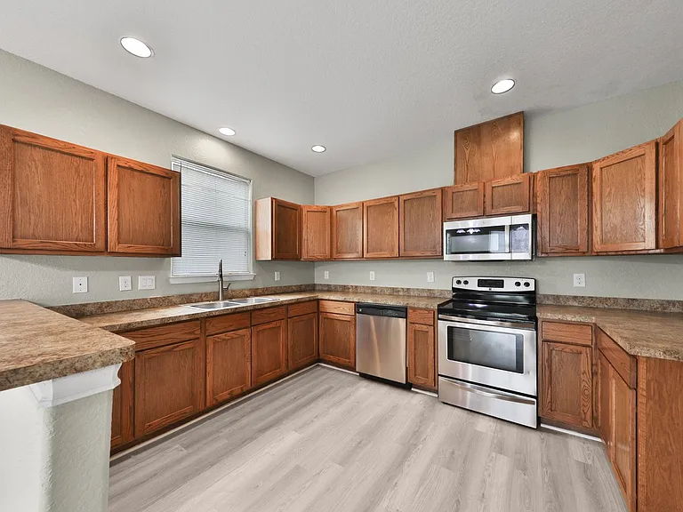 102 Cornell Ave — Photo 11