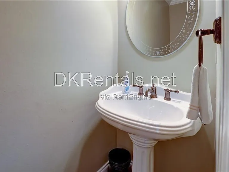 4492 Coventry Way NE — Photo 11