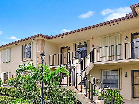3rd image of 1302 Pinecrest Circle Unit c