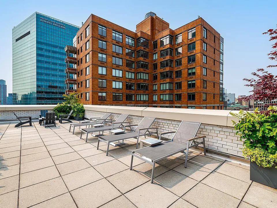 340 E 34th St #15J