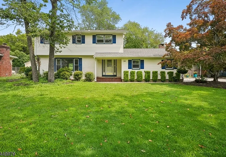 54 Canterbury Dr — Photo 1