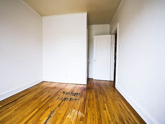 4th image of 1738 W 77th St #4657