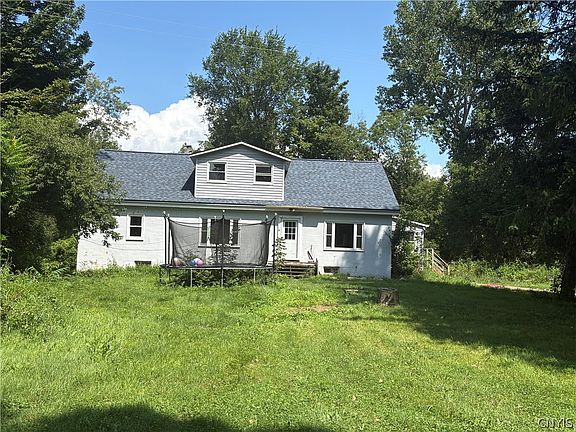 3rd image of 8797 Whitelaw Rd