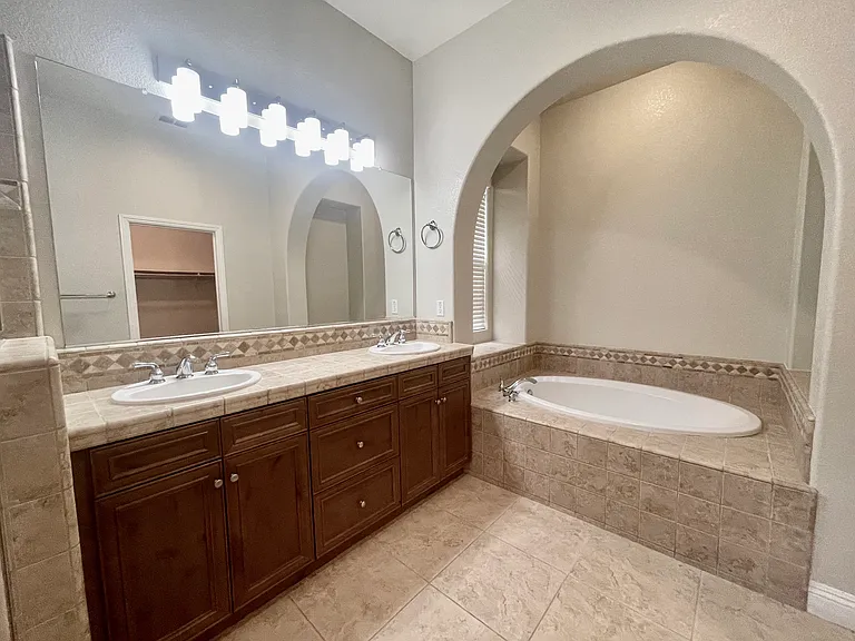 6408 Vilamoura Way — Photo 27