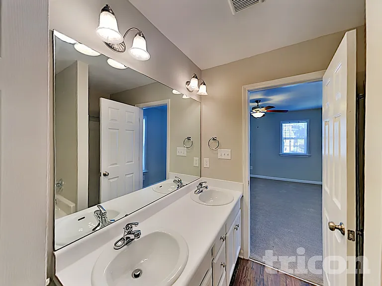 2809 Erinridge Rd — Photo 10