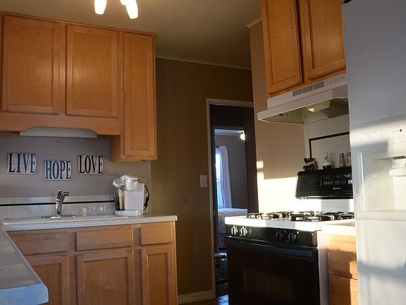 3rd image of 303 4th Ave