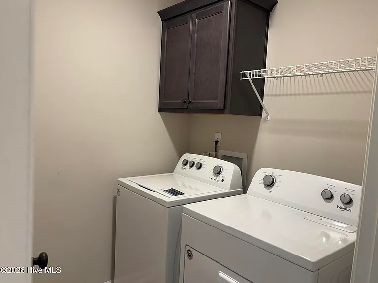 1210 Belgrove Dr — Photo 11