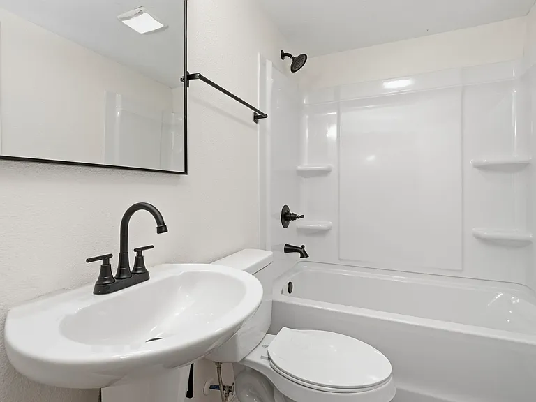 377 Tuttle Ave #A — Photo 9
