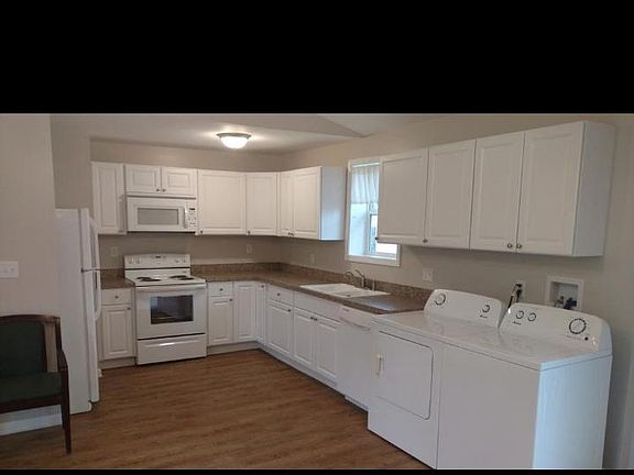 4th image of 1487 Yale Dr #1