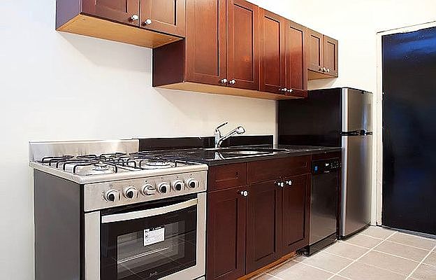 1st image of 124 Jefferson Ave APT 1R