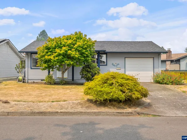 2101 Country Club Ct, Woodburn, OR 97071